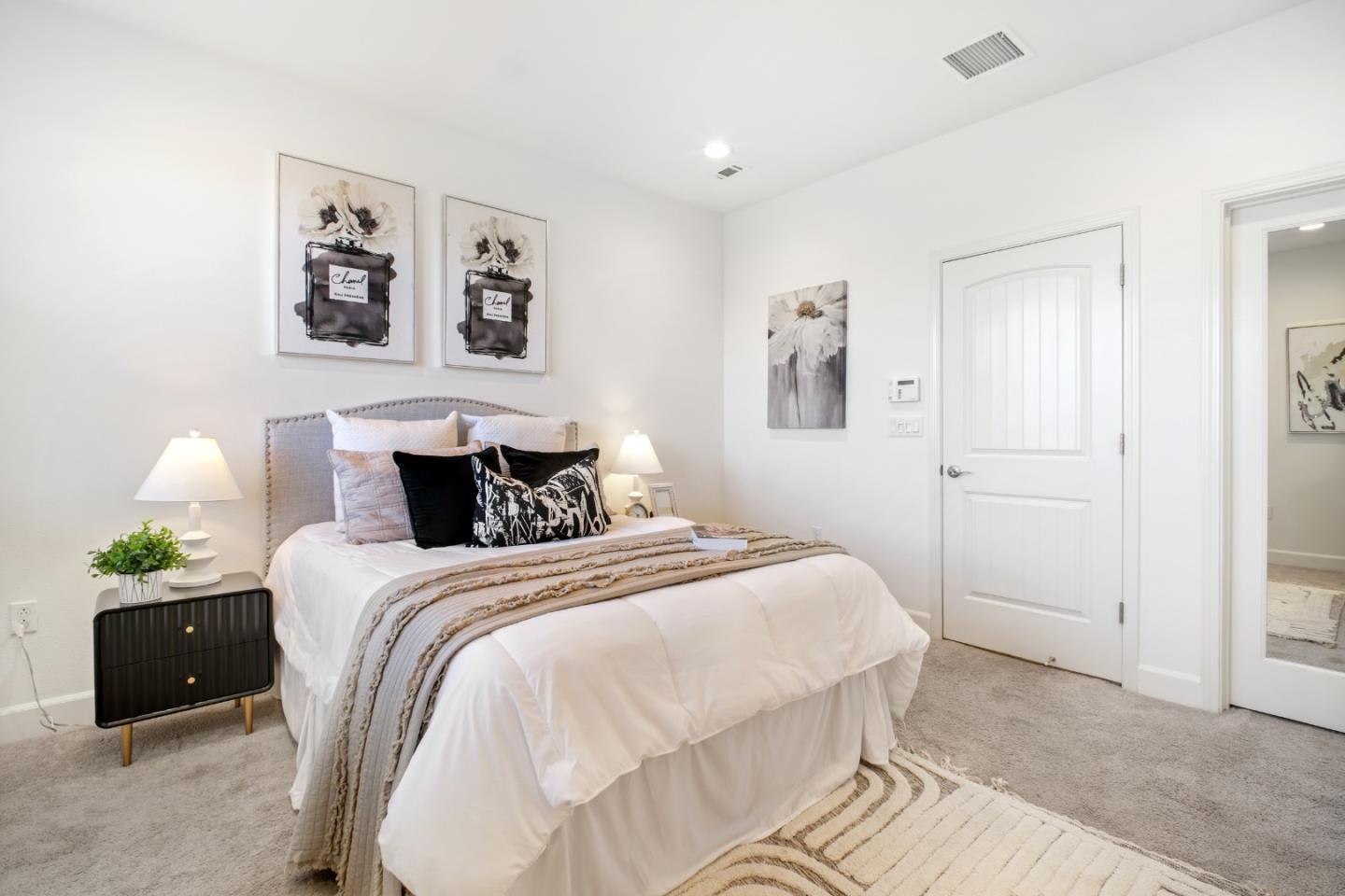 Detail Gallery Image 17 of 33 For 106 Hornbeam Ter, Sunnyvale,  CA 94086 - 4 Beds | 3/1 Baths