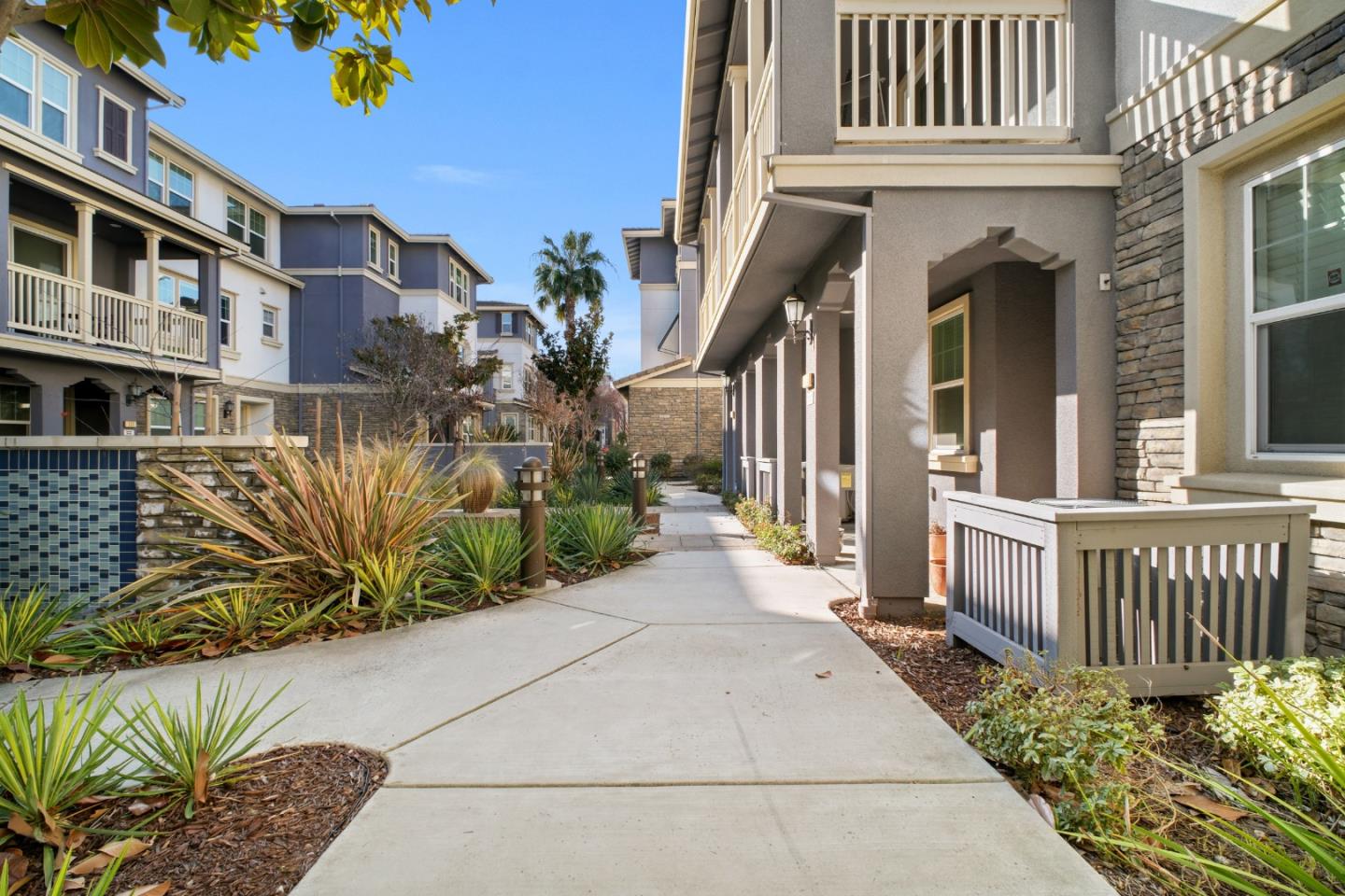 Detail Gallery Image 23 of 33 For 106 Hornbeam Ter, Sunnyvale,  CA 94086 - 4 Beds | 3/1 Baths