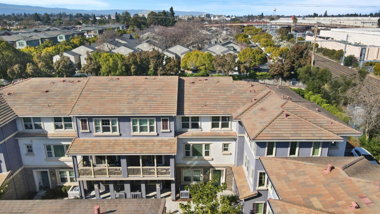 Detail Gallery Image 29 of 33 For 106 Hornbeam Ter, Sunnyvale,  CA 94086 - 4 Beds | 3/1 Baths