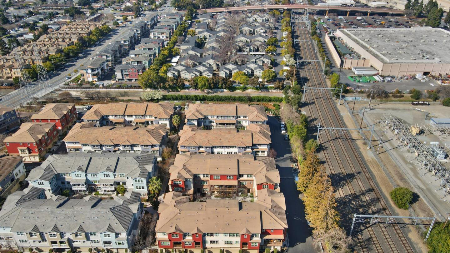 Detail Gallery Image 30 of 33 For 106 Hornbeam Ter, Sunnyvale,  CA 94086 - 4 Beds | 3/1 Baths