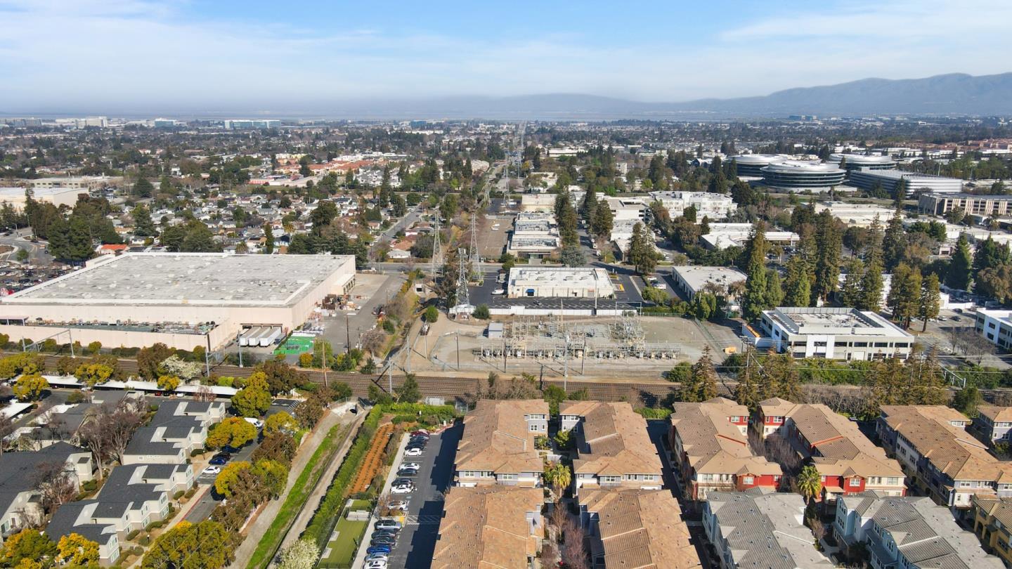 Detail Gallery Image 31 of 33 For 106 Hornbeam Ter, Sunnyvale,  CA 94086 - 4 Beds | 3/1 Baths