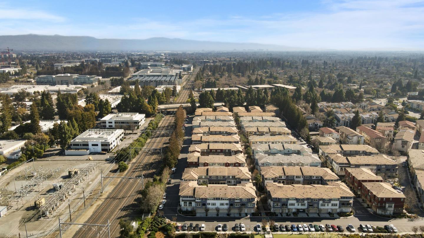 Detail Gallery Image 32 of 33 For 106 Hornbeam Ter, Sunnyvale,  CA 94086 - 4 Beds | 3/1 Baths