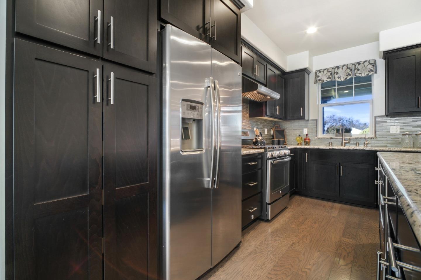 Detail Gallery Image 7 of 33 For 106 Hornbeam Ter, Sunnyvale,  CA 94086 - 4 Beds | 3/1 Baths