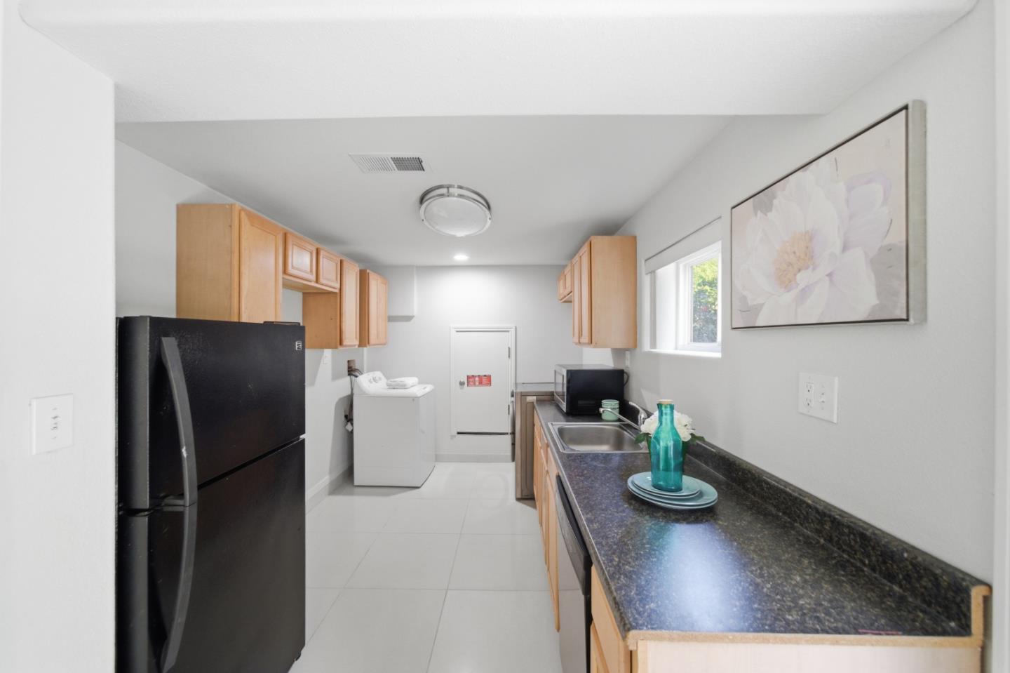 Detail Gallery Image 16 of 24 For 1723 El Verano Way, Belmont,  CA 94002 - 3 Beds | 3 Baths