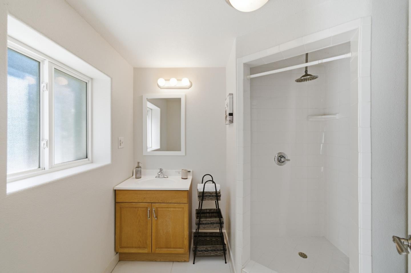 Detail Gallery Image 17 of 24 For 1723 El Verano Way, Belmont,  CA 94002 - 3 Beds | 3 Baths