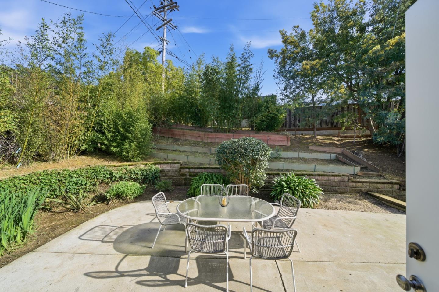 Detail Gallery Image 18 of 24 For 1723 El Verano Way, Belmont,  CA 94002 - 3 Beds | 3 Baths