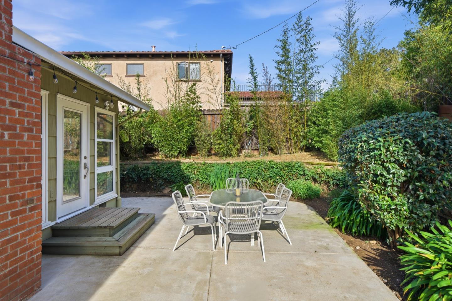 Detail Gallery Image 20 of 24 For 1723 El Verano Way, Belmont,  CA 94002 - 3 Beds | 3 Baths