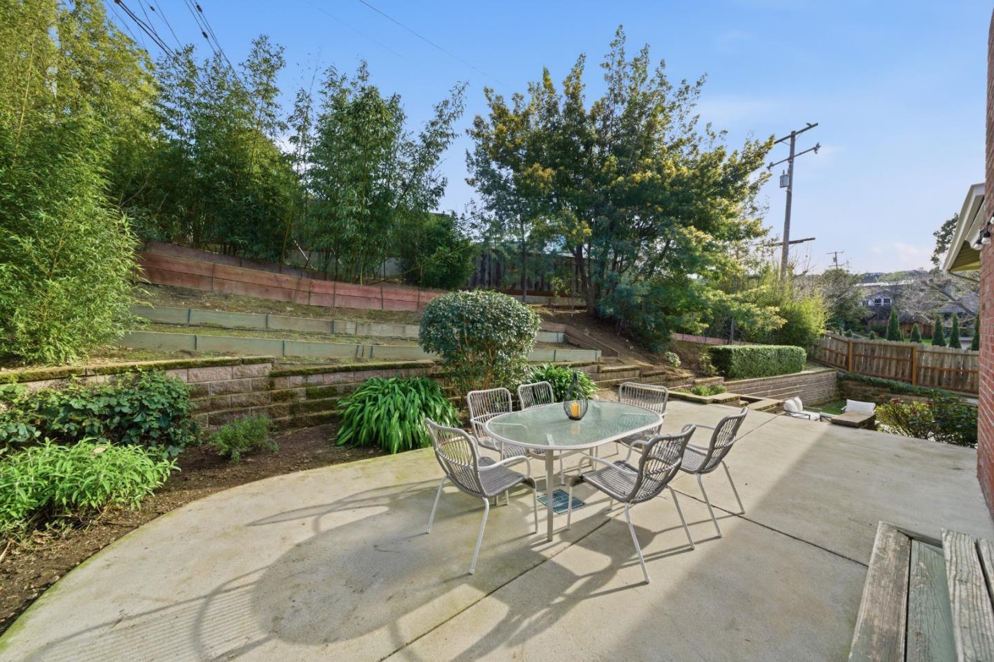 Detail Gallery Image 23 of 24 For 1723 El Verano Way, Belmont,  CA 94002 - 3 Beds | 3 Baths