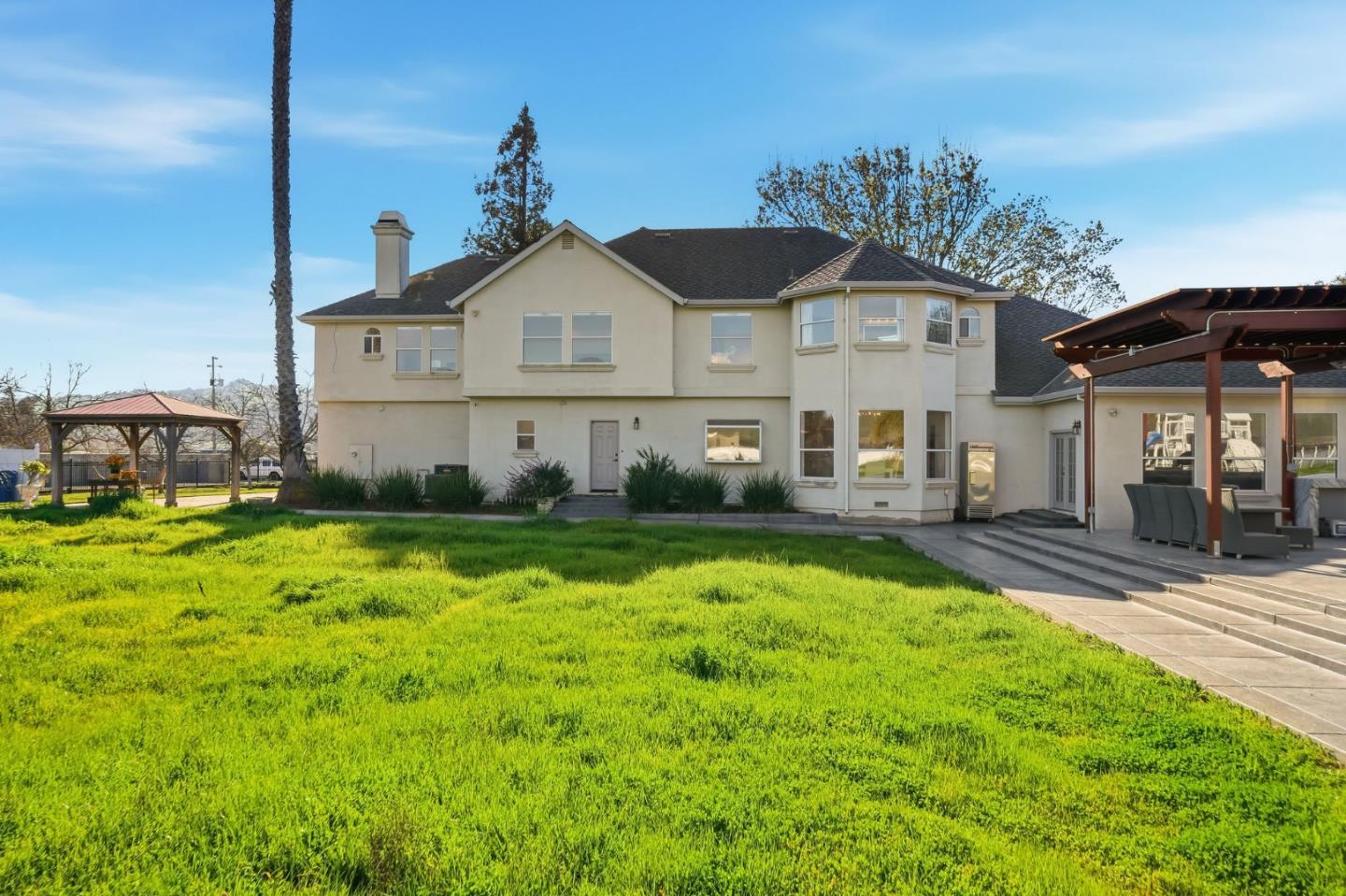 Detail Gallery Image 11 of 55 For 194 Lantz Dr, Morgan Hill,  CA 95037 - 4 Beds | 5 Baths