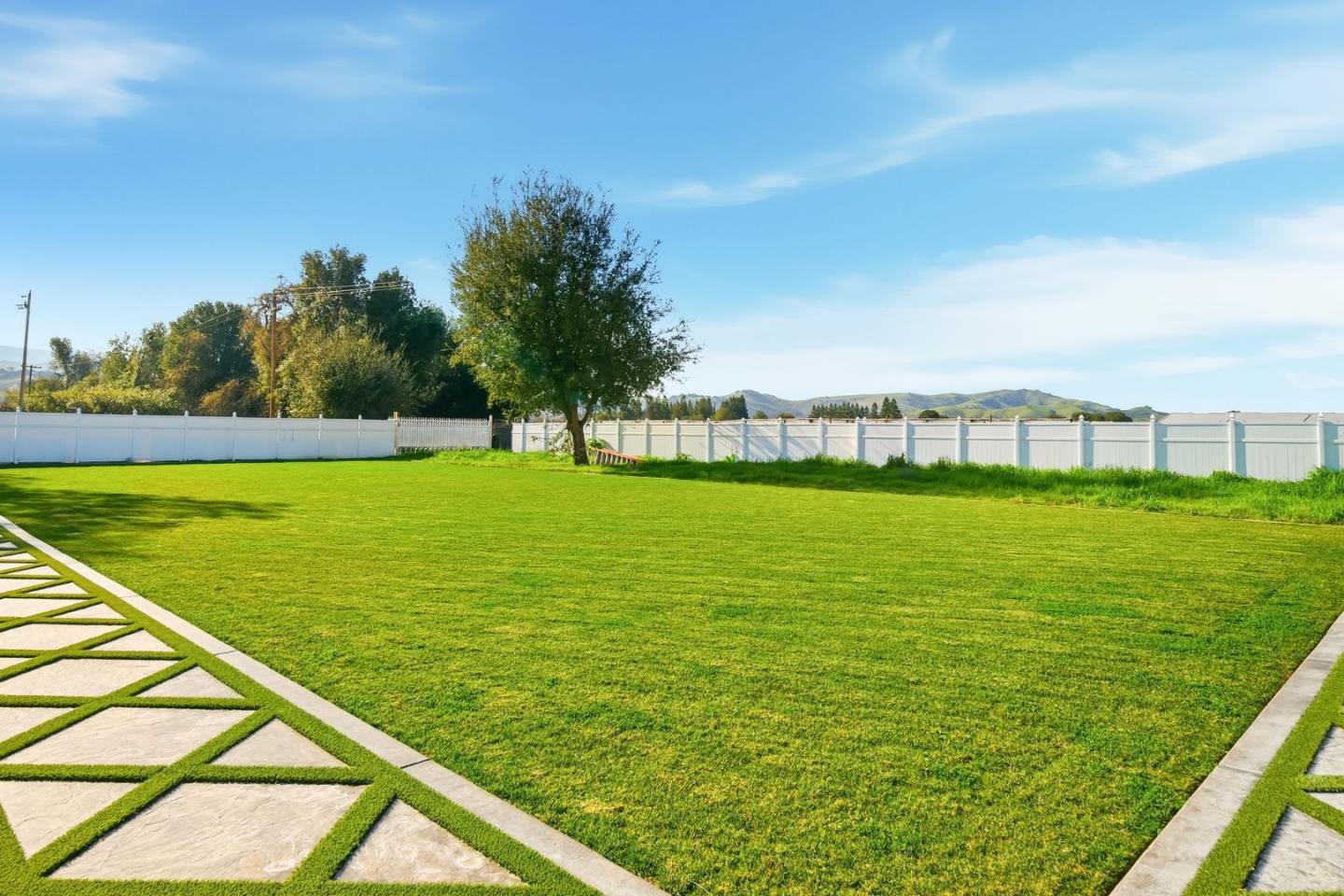 Detail Gallery Image 14 of 55 For 194 Lantz Dr, Morgan Hill,  CA 95037 - 4 Beds | 5 Baths