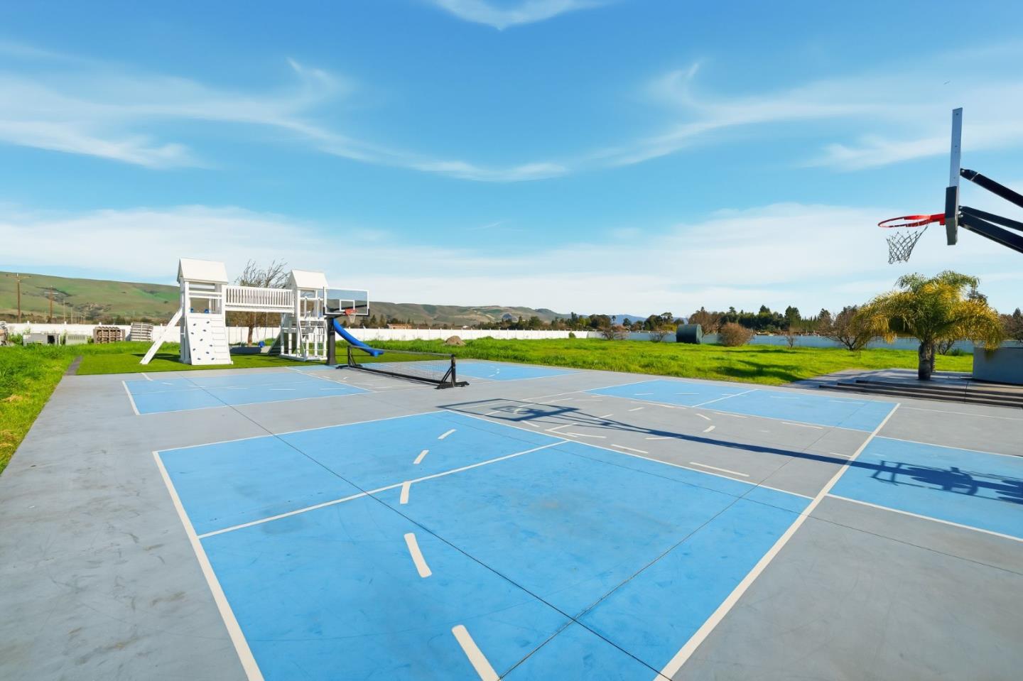 Detail Gallery Image 20 of 55 For 194 Lantz Dr, Morgan Hill,  CA 95037 - 4 Beds | 5 Baths