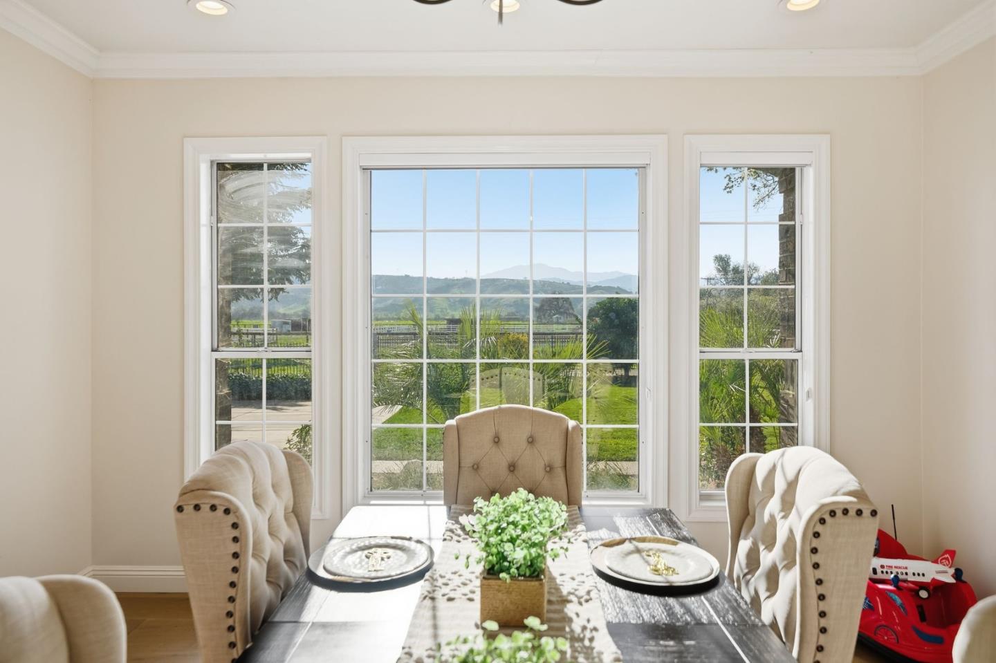 Detail Gallery Image 4 of 55 For 194 Lantz Dr, Morgan Hill,  CA 95037 - 4 Beds | 5 Baths