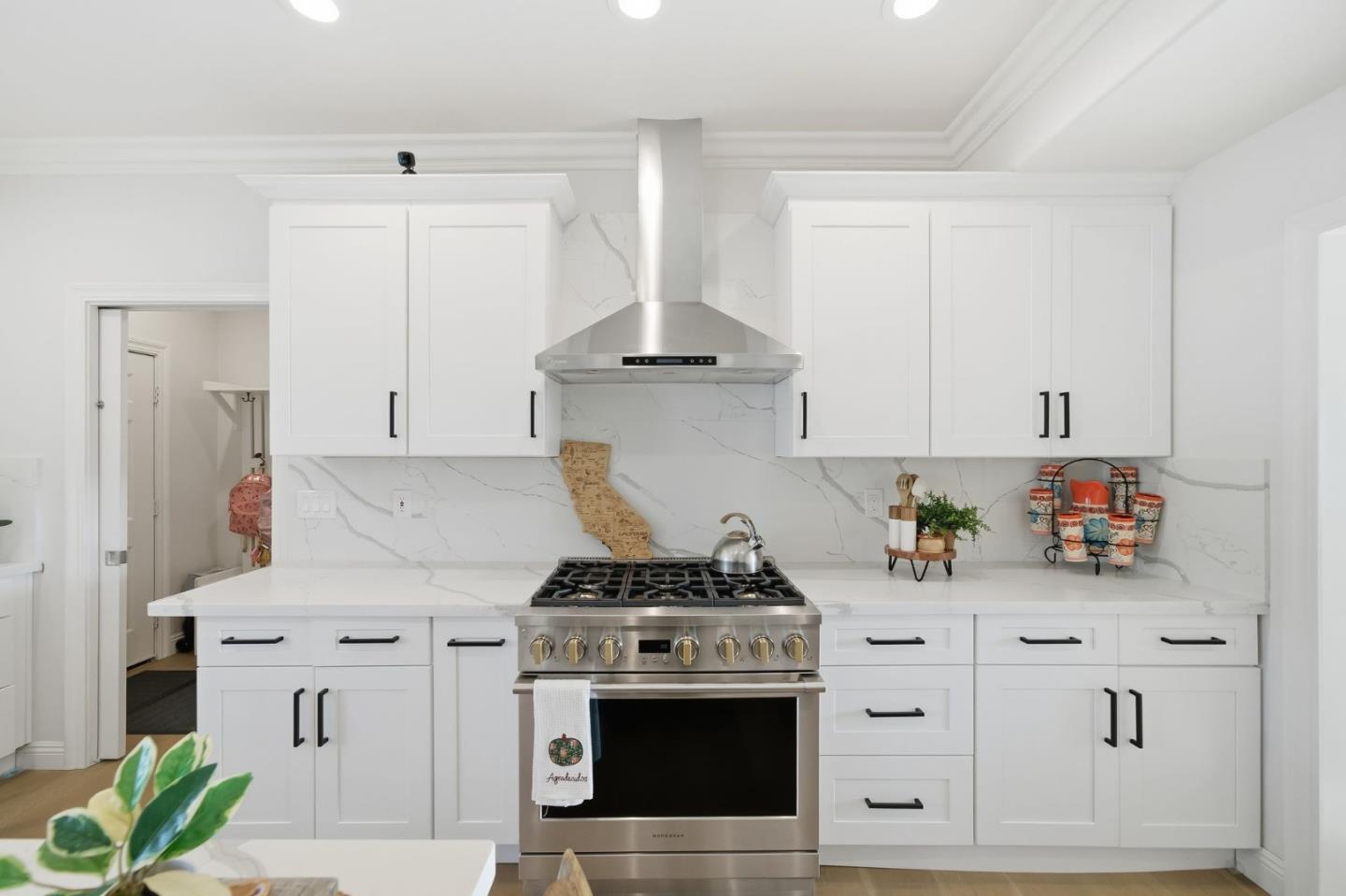 Detail Gallery Image 8 of 55 For 194 Lantz Dr, Morgan Hill,  CA 95037 - 4 Beds | 5 Baths