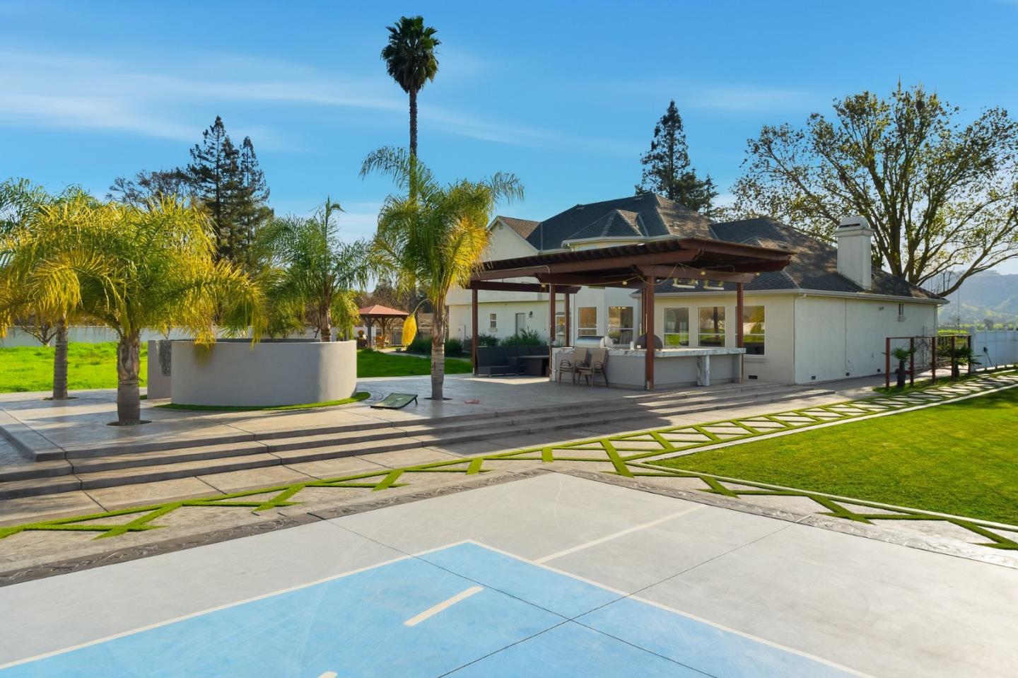 Detail Gallery Image 9 of 55 For 194 Lantz Dr, Morgan Hill,  CA 95037 - 4 Beds | 5 Baths