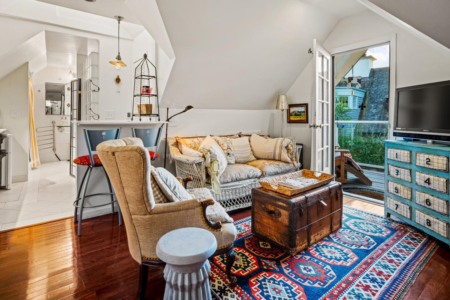 Detail Gallery Image 12 of 17 For 24694 Dolores St, Carmel,  CA 93923 - 3 Beds | 3/1 Baths