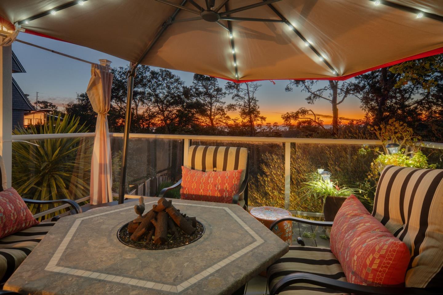 Detail Gallery Image 5 of 17 For 24694 Dolores St, Carmel,  CA 93923 - 3 Beds | 3/1 Baths