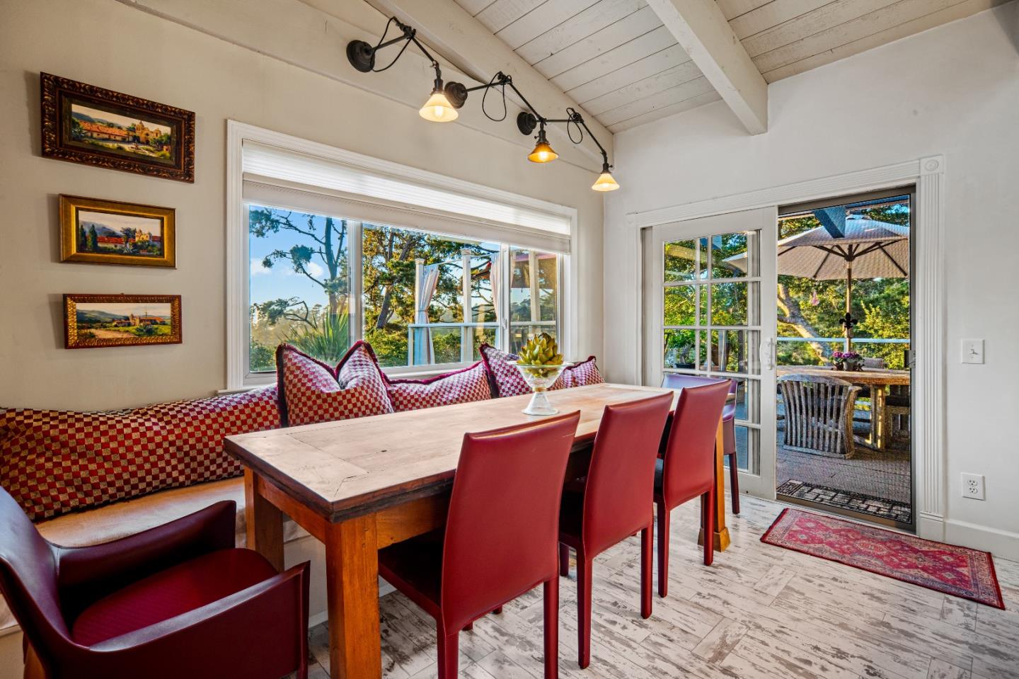 Detail Gallery Image 6 of 17 For 24694 Dolores St, Carmel,  CA 93923 - 3 Beds | 3/1 Baths