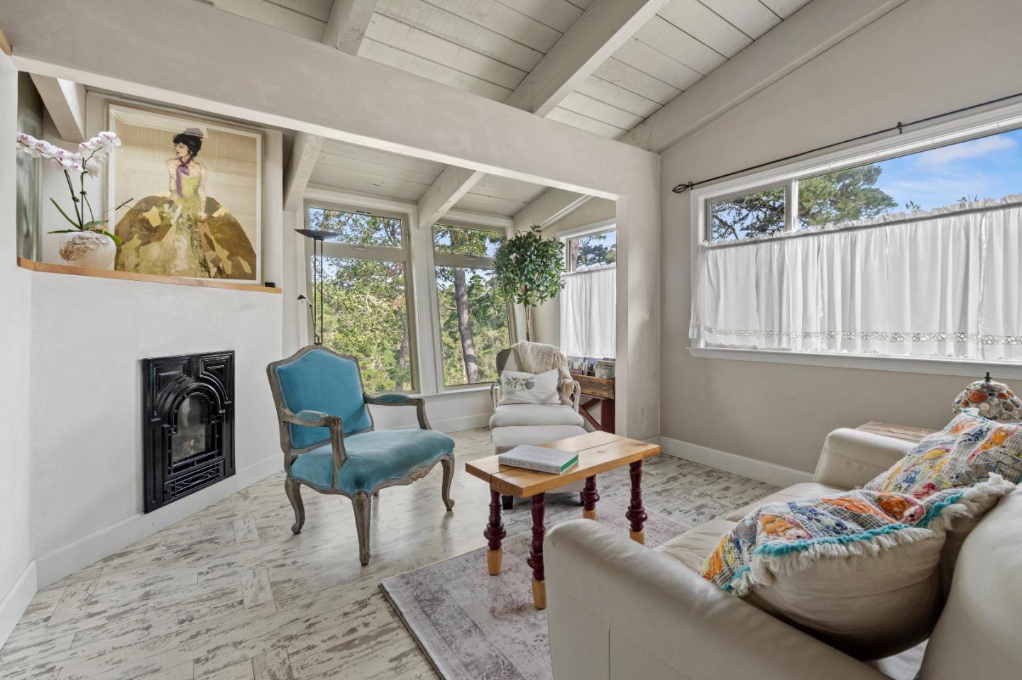 Detail Gallery Image 9 of 17 For 24694 Dolores St, Carmel,  CA 93923 - 3 Beds | 3/1 Baths