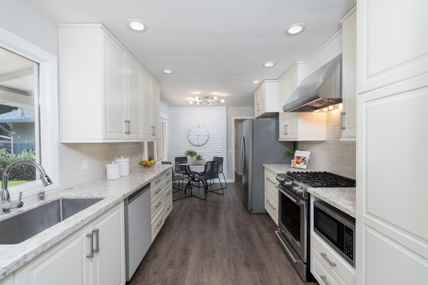 Detail Gallery Image 16 of 37 For 24821 Prospect Ave, Los Altos Hills,  CA 94022 - 4 Beds | 3/1 Baths