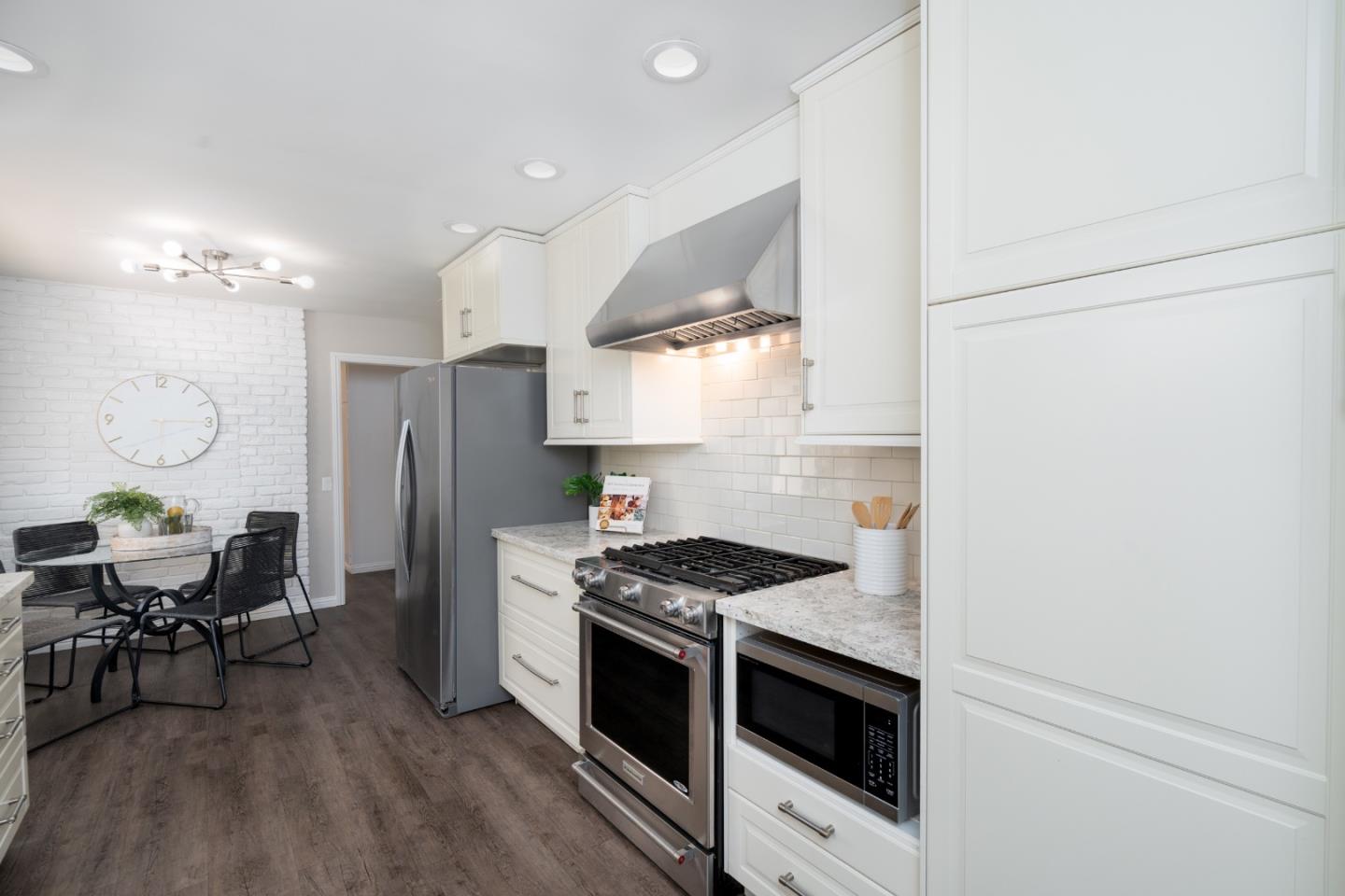 Detail Gallery Image 17 of 37 For 24821 Prospect Ave, Los Altos Hills,  CA 94022 - 4 Beds | 3/1 Baths