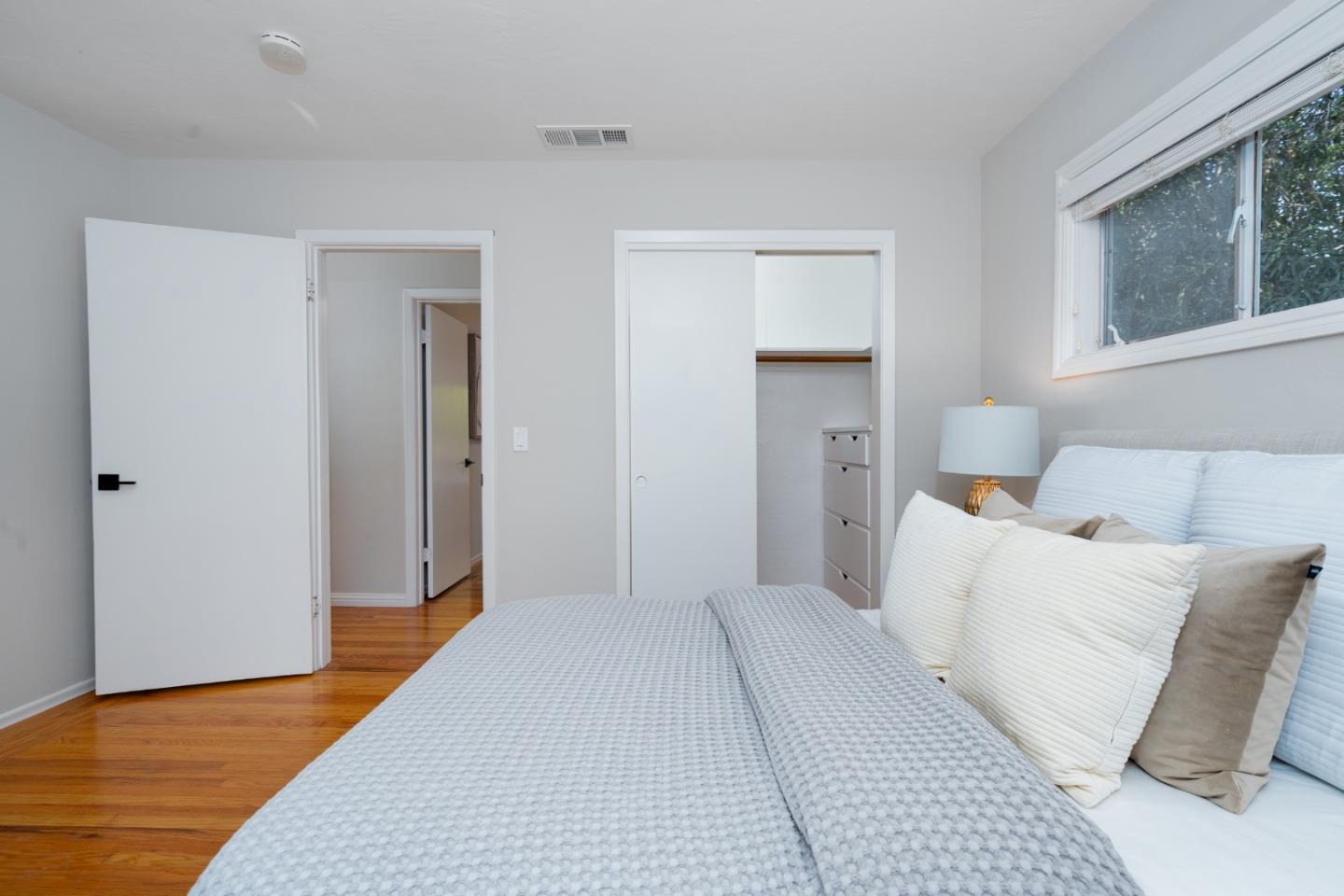 Detail Gallery Image 27 of 37 For 24821 Prospect Ave, Los Altos Hills,  CA 94022 - 4 Beds | 3/1 Baths