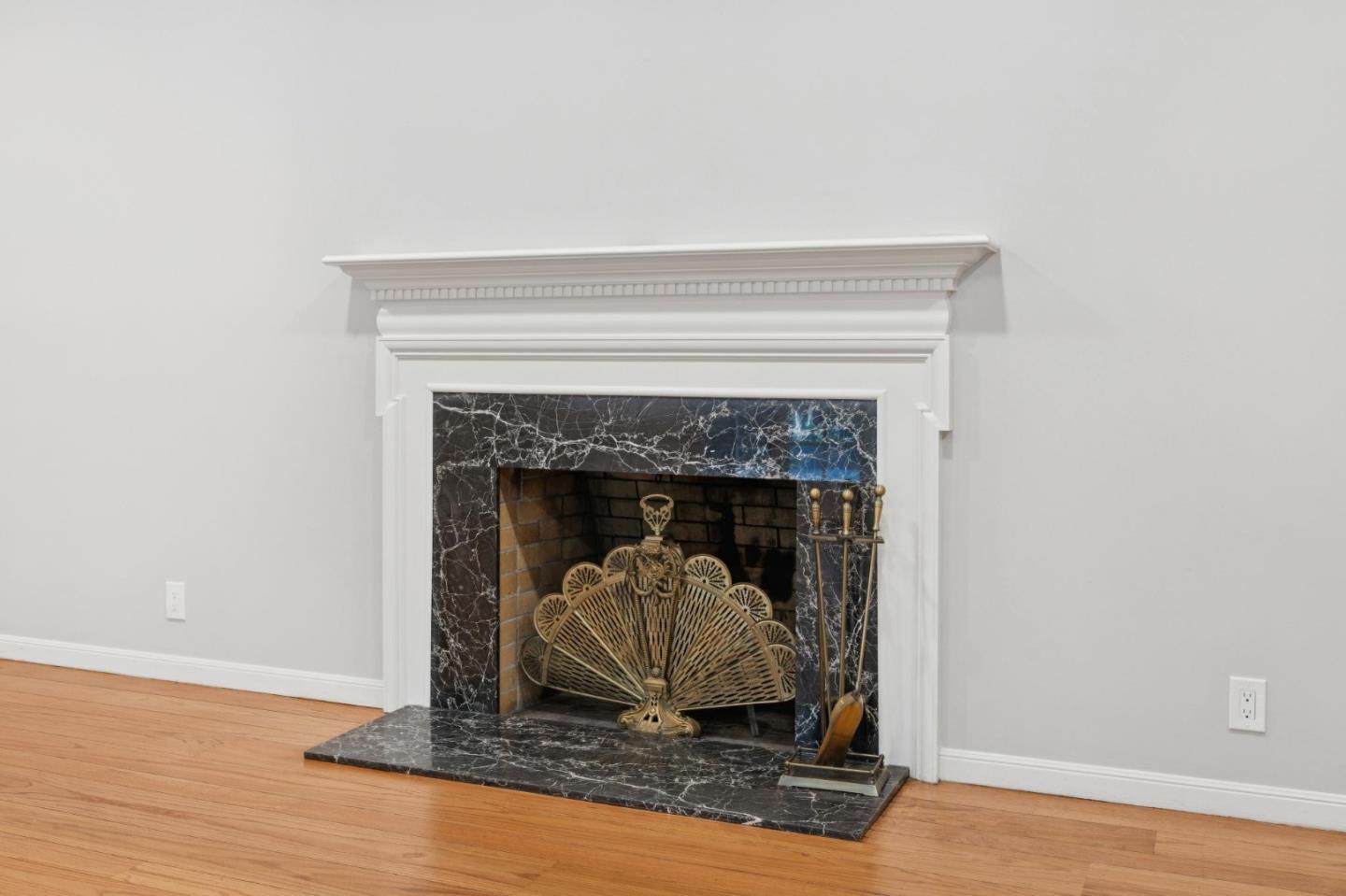 Detail Gallery Image 12 of 76 For 216 Valparaiso, Atherton,  CA 94027 - 4 Beds | 4 Baths