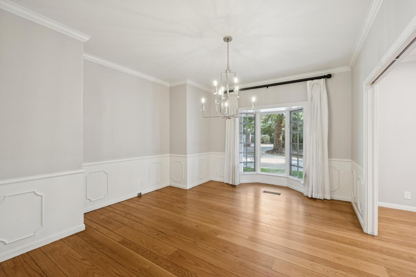 Detail Gallery Image 14 of 76 For 216 Valparaiso, Atherton,  CA 94027 - 4 Beds | 4 Baths