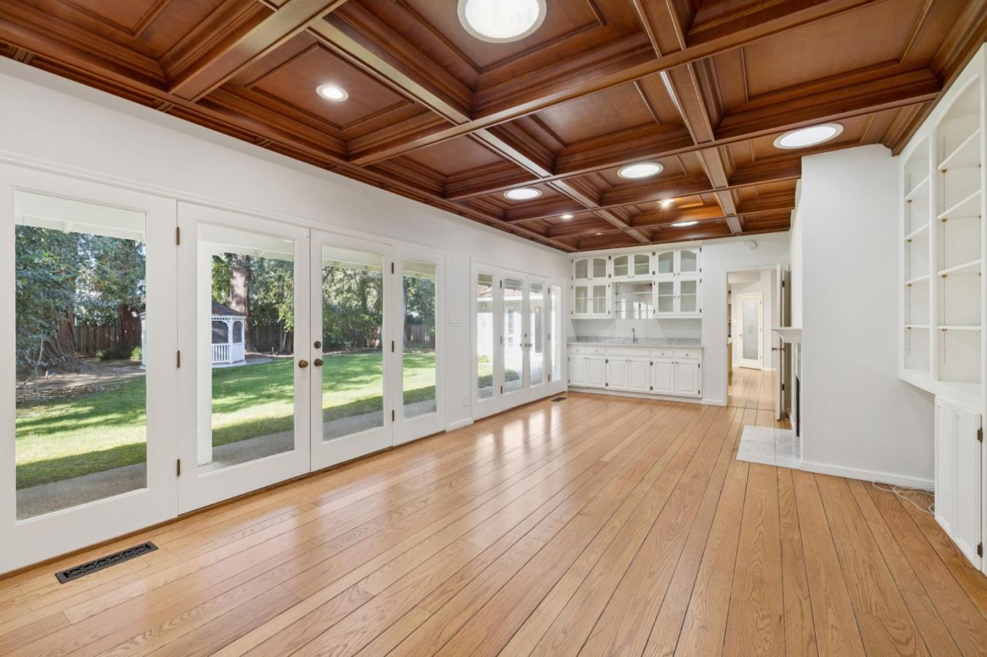 Detail Gallery Image 19 of 76 For 216 Valparaiso, Atherton,  CA 94027 - 4 Beds | 4 Baths