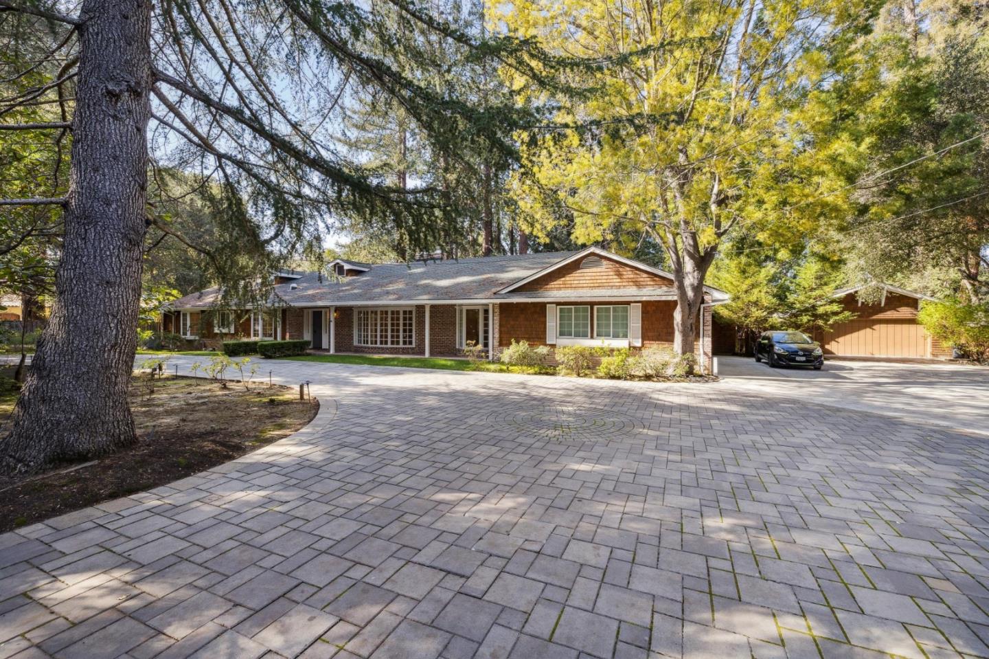 Detail Gallery Image 2 of 76 For 216 Valparaiso, Atherton,  CA 94027 - 4 Beds | 4 Baths