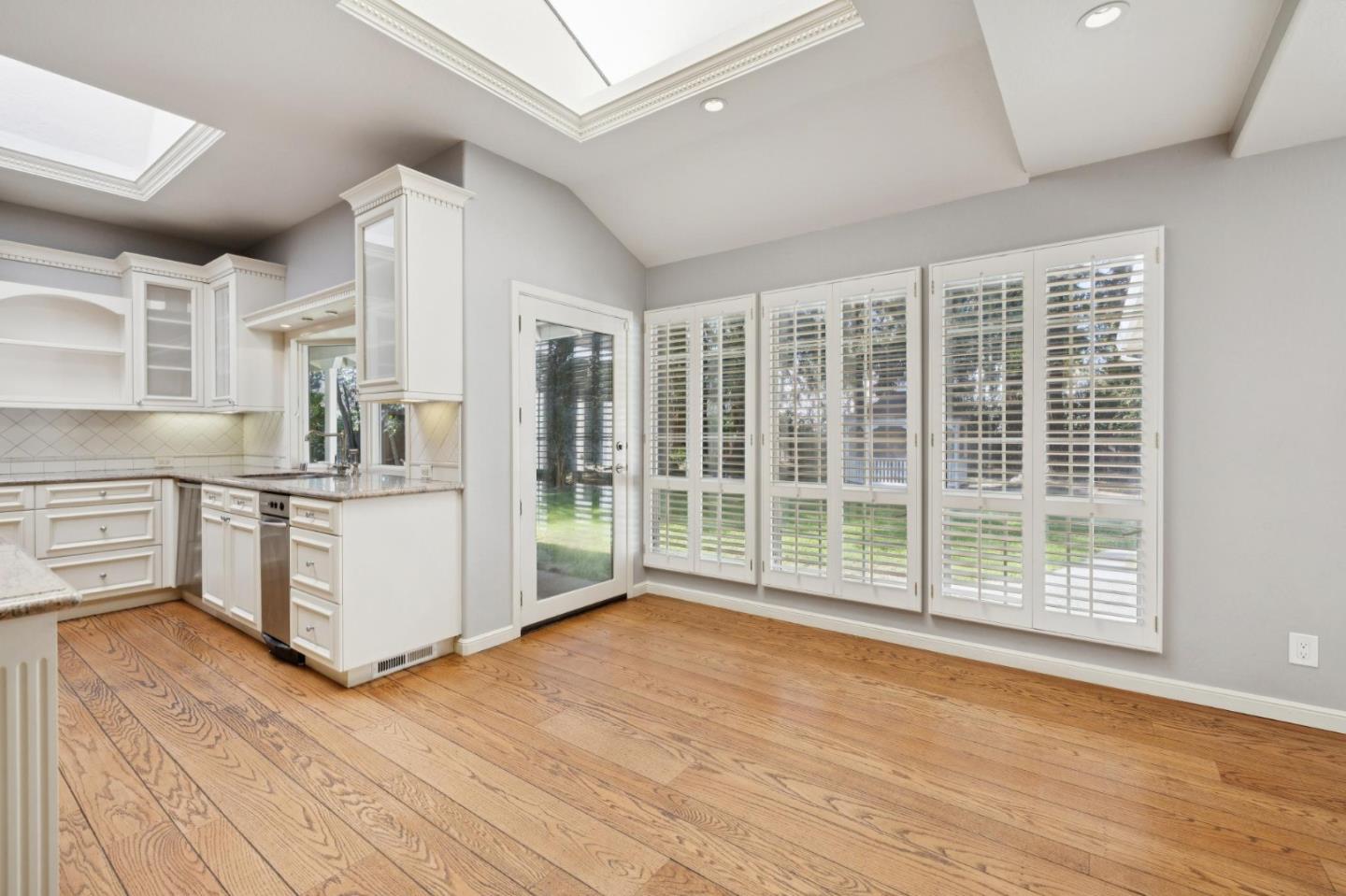 Detail Gallery Image 23 of 76 For 216 Valparaiso, Atherton,  CA 94027 - 4 Beds | 4 Baths