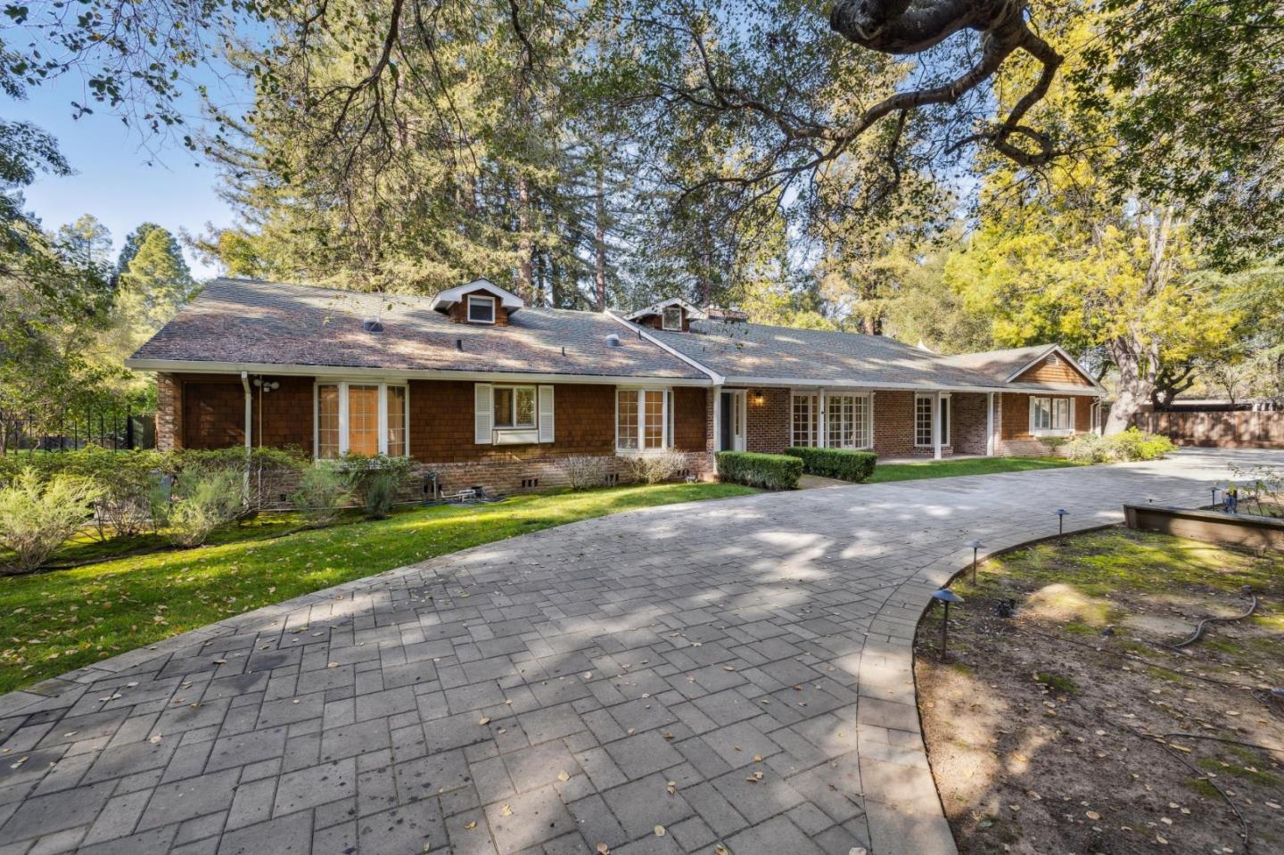 Detail Gallery Image 5 of 76 For 216 Valparaiso, Atherton,  CA 94027 - 4 Beds | 4 Baths