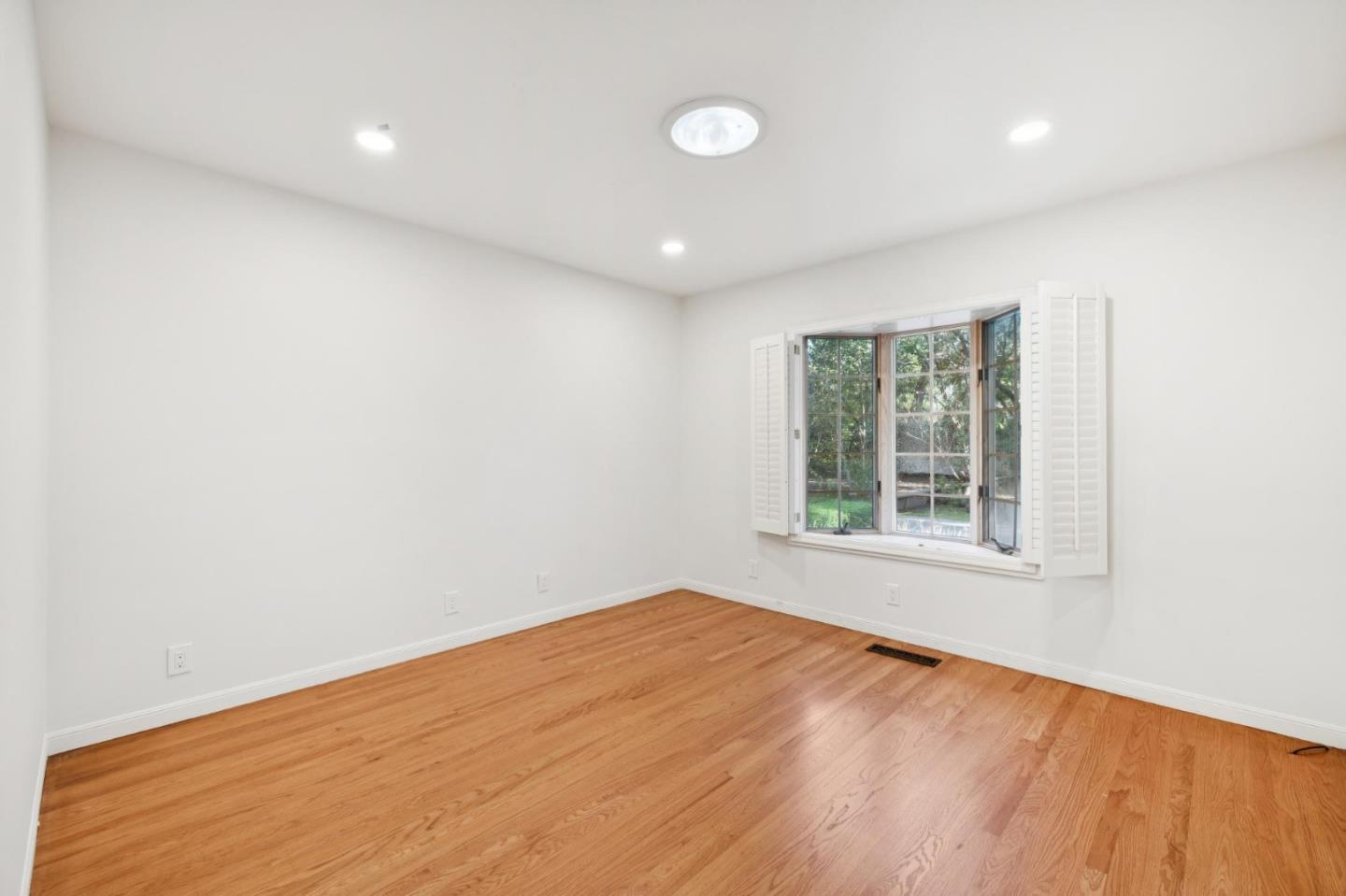 Detail Gallery Image 52 of 76 For 216 Valparaiso, Atherton,  CA 94027 - 4 Beds | 4 Baths