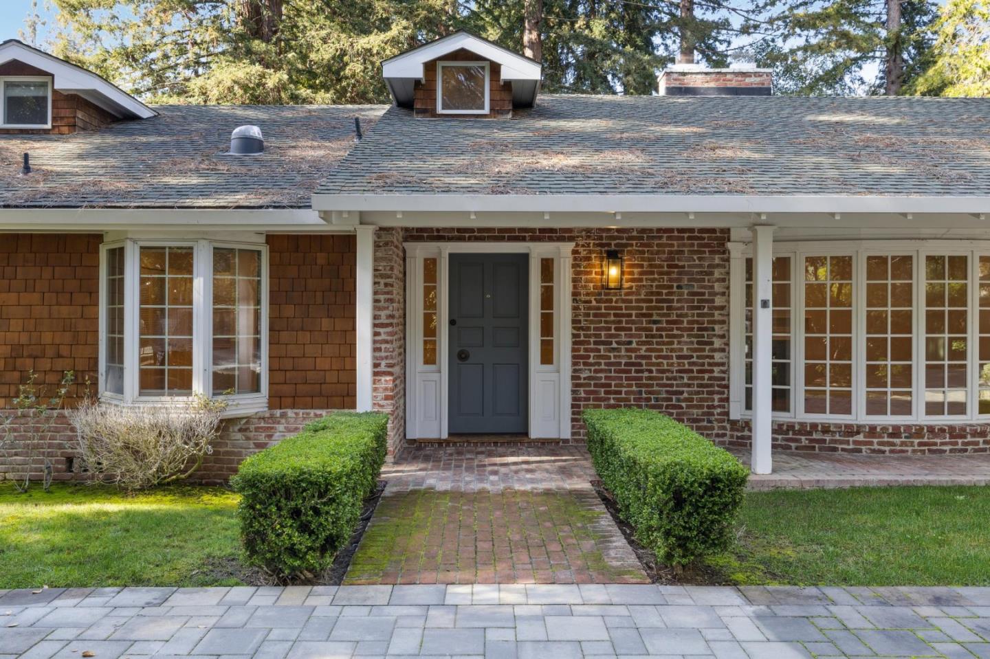 Detail Gallery Image 6 of 76 For 216 Valparaiso, Atherton,  CA 94027 - 4 Beds | 4 Baths