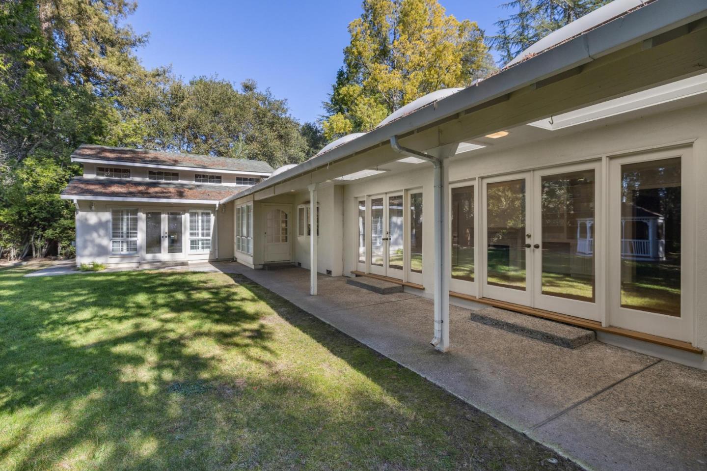 Detail Gallery Image 70 of 76 For 216 Valparaiso, Atherton,  CA 94027 - 4 Beds | 4 Baths