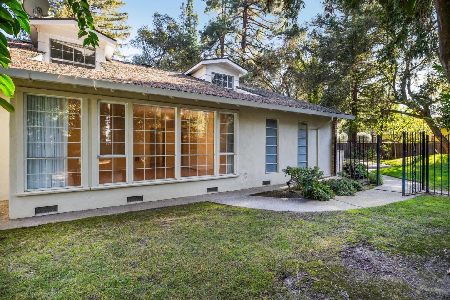 Detail Gallery Image 71 of 76 For 216 Valparaiso, Atherton,  CA 94027 - 4 Beds | 4 Baths