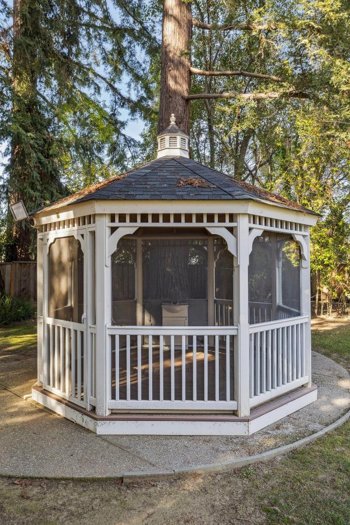 Detail Gallery Image 74 of 76 For 216 Valparaiso, Atherton,  CA 94027 - 4 Beds | 4 Baths