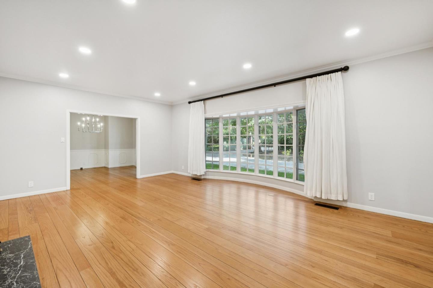 Detail Gallery Image 9 of 76 For 216 Valparaiso, Atherton,  CA 94027 - 4 Beds | 4 Baths