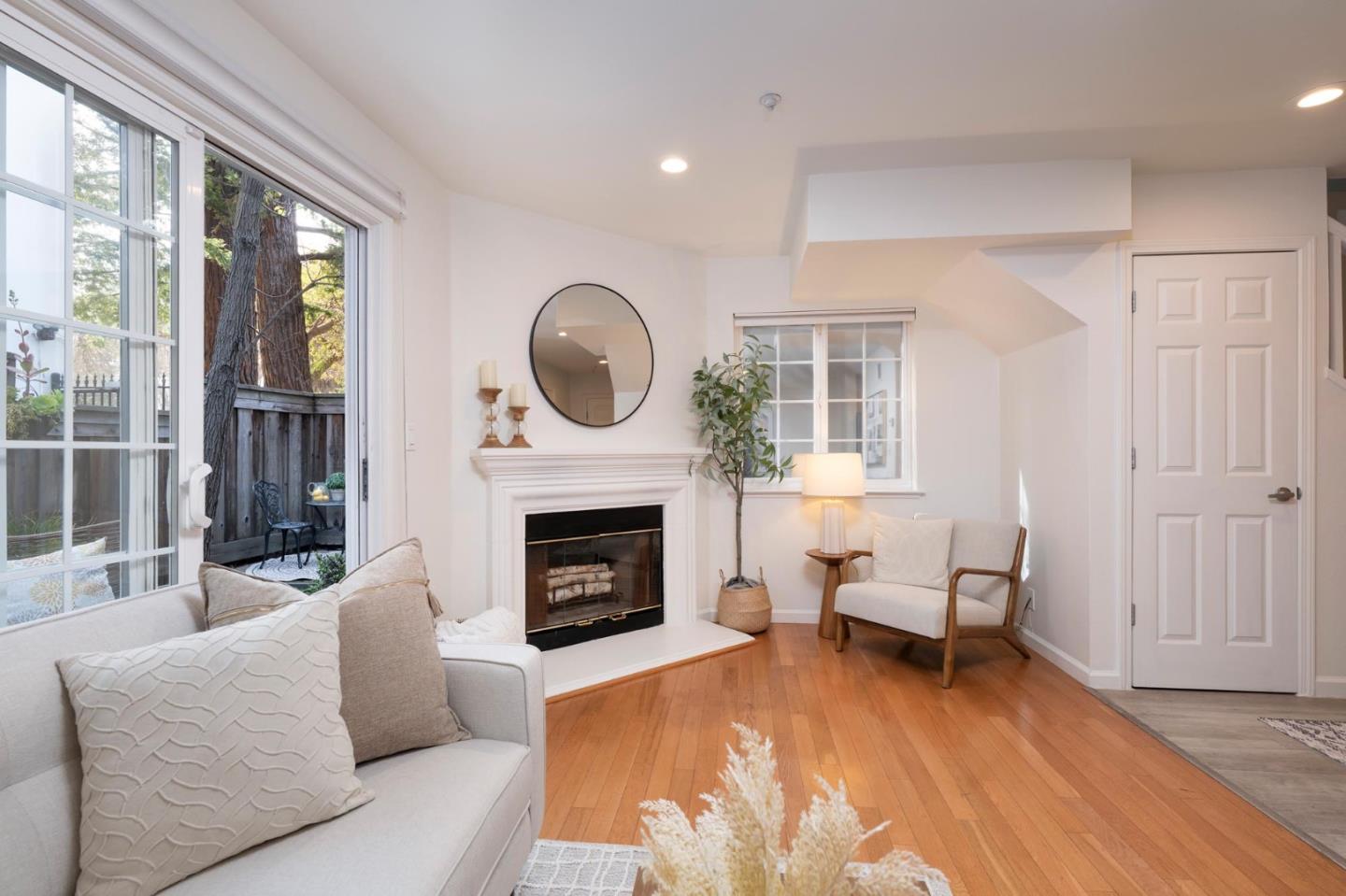 Detail Gallery Image 10 of 44 For 358 N El Camino Real #13,  San Mateo,  CA 94401 - 2 Beds | 2/1 Baths