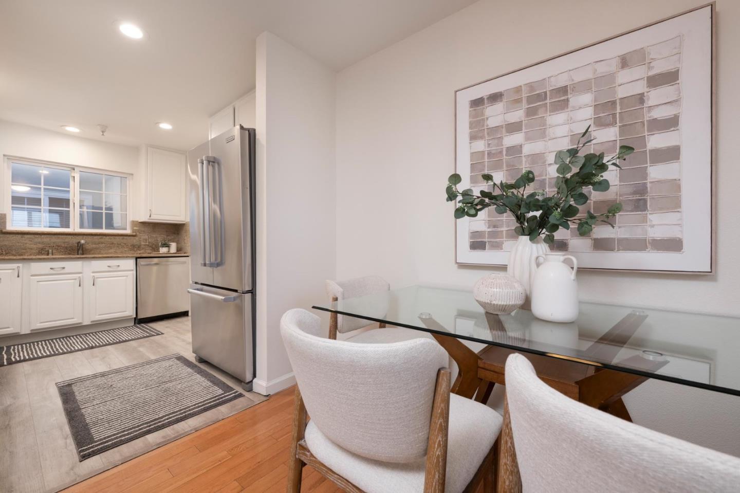 Detail Gallery Image 14 of 44 For 358 N El Camino Real #13,  San Mateo,  CA 94401 - 2 Beds | 2/1 Baths