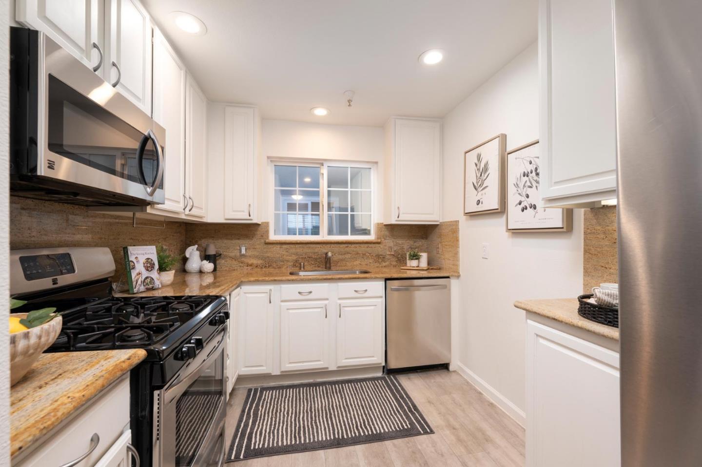 Detail Gallery Image 15 of 44 For 358 N El Camino Real #13,  San Mateo,  CA 94401 - 2 Beds | 2/1 Baths