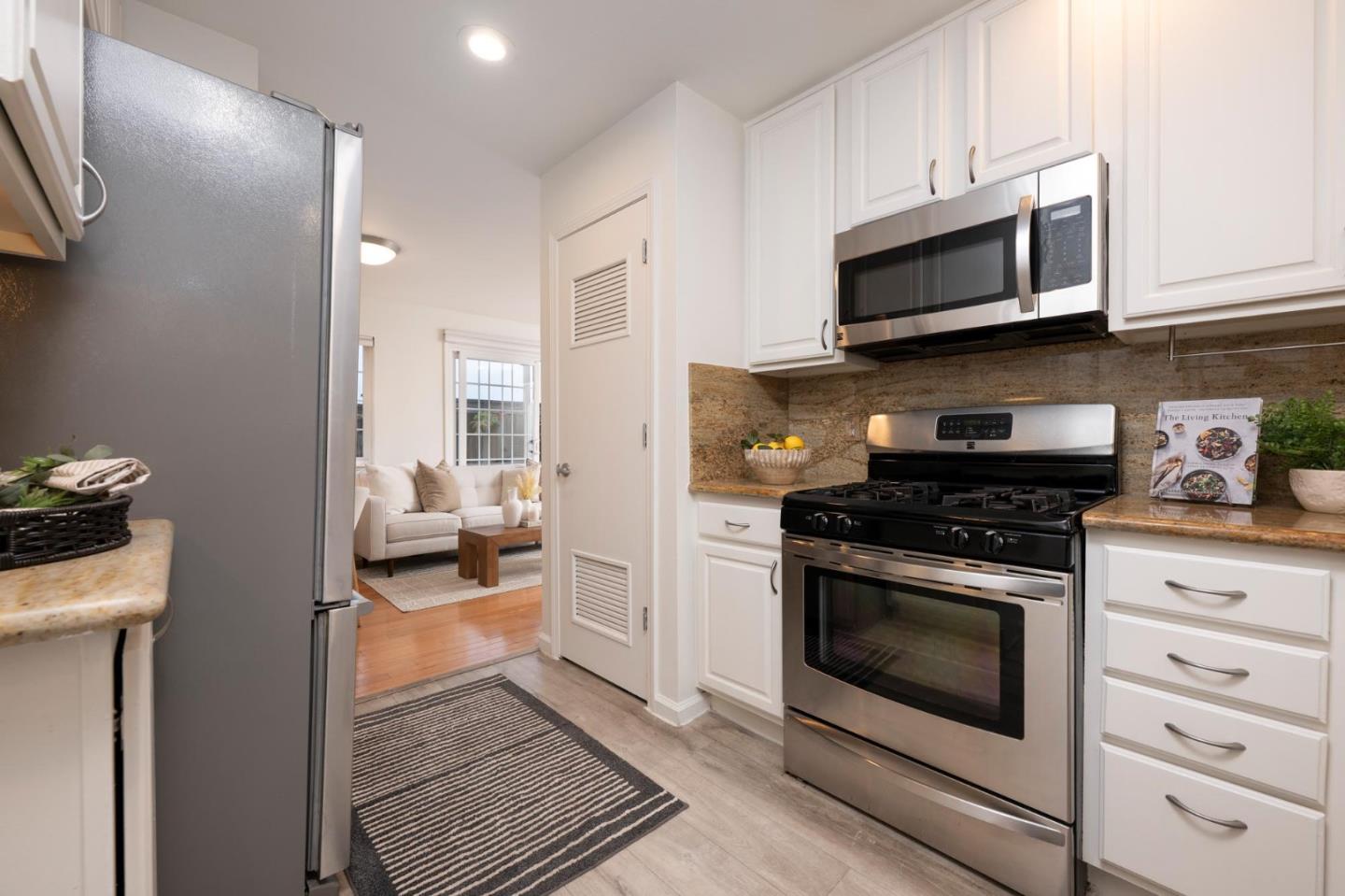 Detail Gallery Image 16 of 44 For 358 N El Camino Real #13,  San Mateo,  CA 94401 - 2 Beds | 2/1 Baths