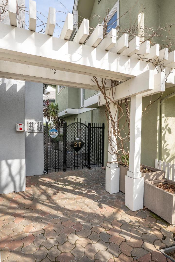 Detail Gallery Image 3 of 44 For 358 N El Camino Real #13,  San Mateo,  CA 94401 - 2 Beds | 2/1 Baths