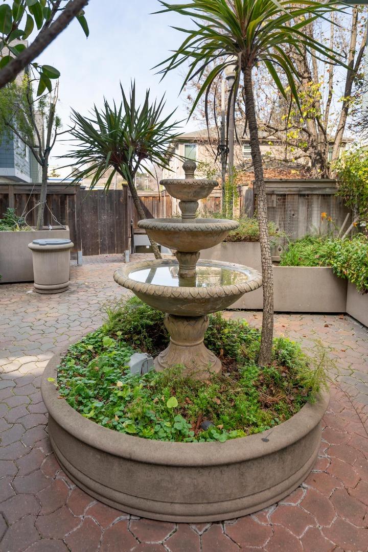 Detail Gallery Image 4 of 44 For 358 N El Camino Real #13,  San Mateo,  CA 94401 - 2 Beds | 2/1 Baths