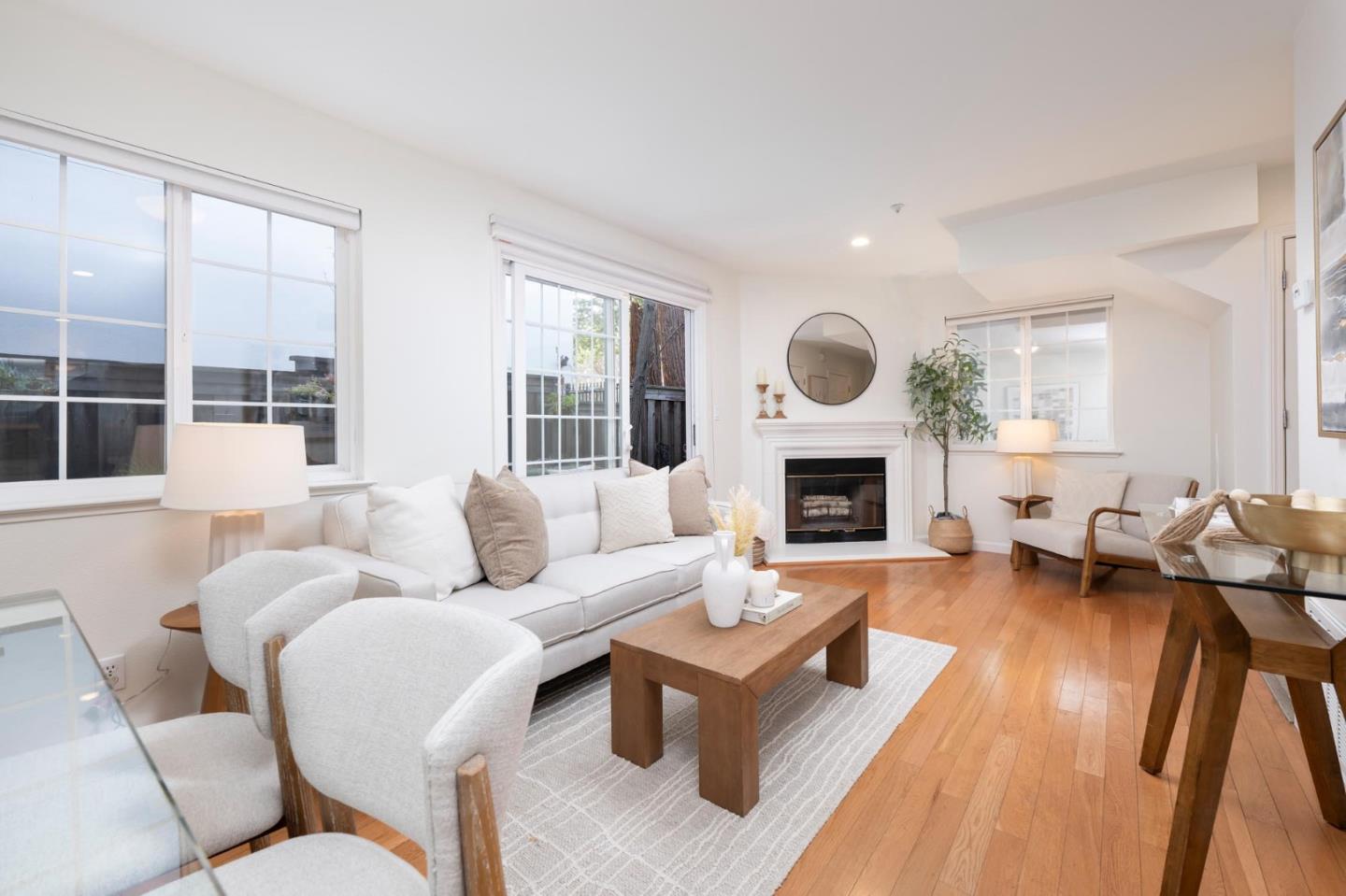 Detail Gallery Image 9 of 44 For 358 N El Camino Real #13,  San Mateo,  CA 94401 - 2 Beds | 2/1 Baths