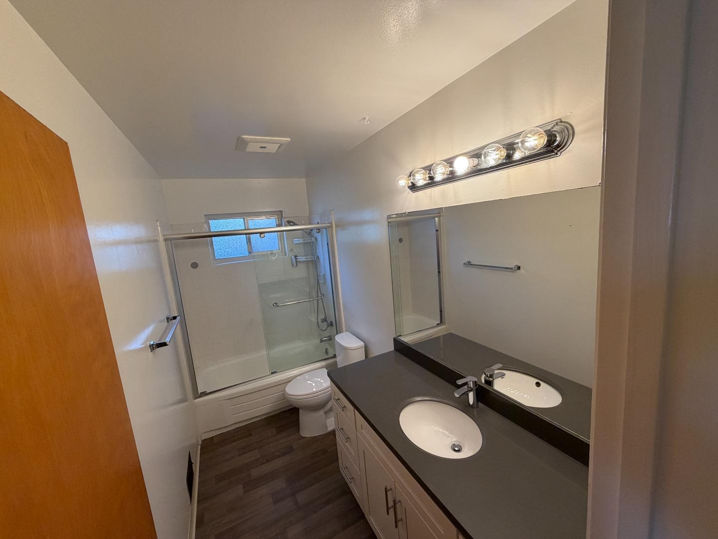 Detail Gallery Image 7 of 13 For 154 44th Ave, San Mateo,  CA 94403 - 2 Beds | 2 Baths