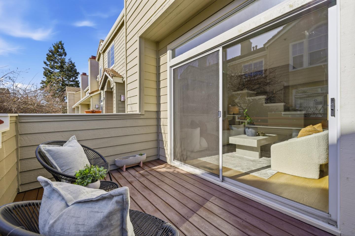 Detail Gallery Image 19 of 111 For 1152 La Rochelle Ter #F,  Sunnyvale,  CA 94089 - 3 Beds | 2/1 Baths