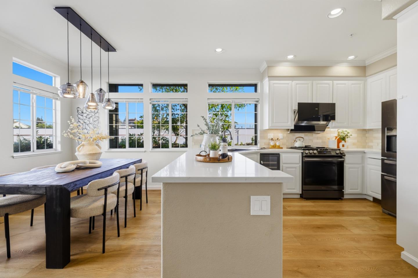 Detail Gallery Image 27 of 111 For 1152 La Rochelle Ter #F,  Sunnyvale,  CA 94089 - 3 Beds | 2/1 Baths