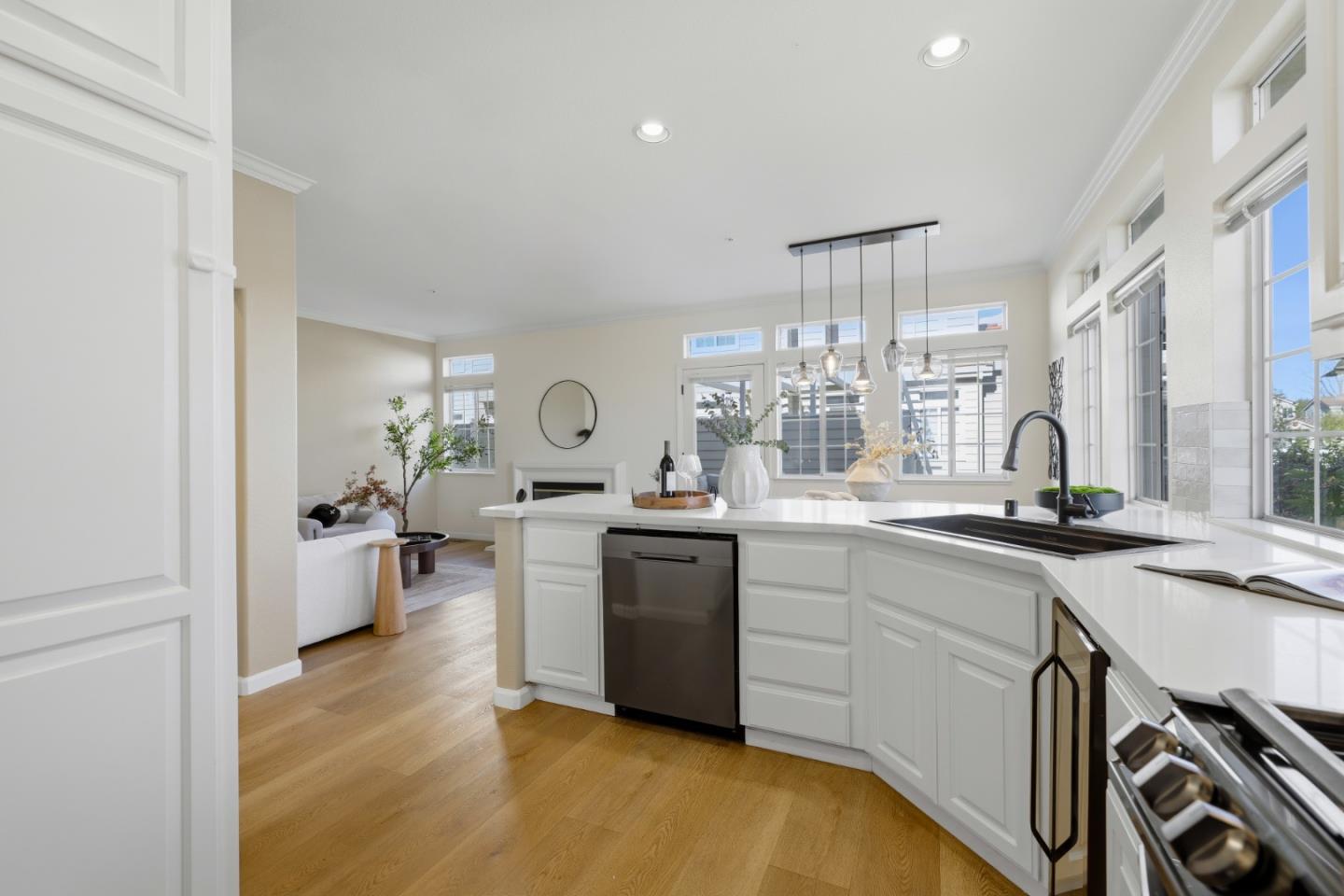 Detail Gallery Image 36 of 111 For 1152 La Rochelle Ter #F,  Sunnyvale,  CA 94089 - 3 Beds | 2/1 Baths