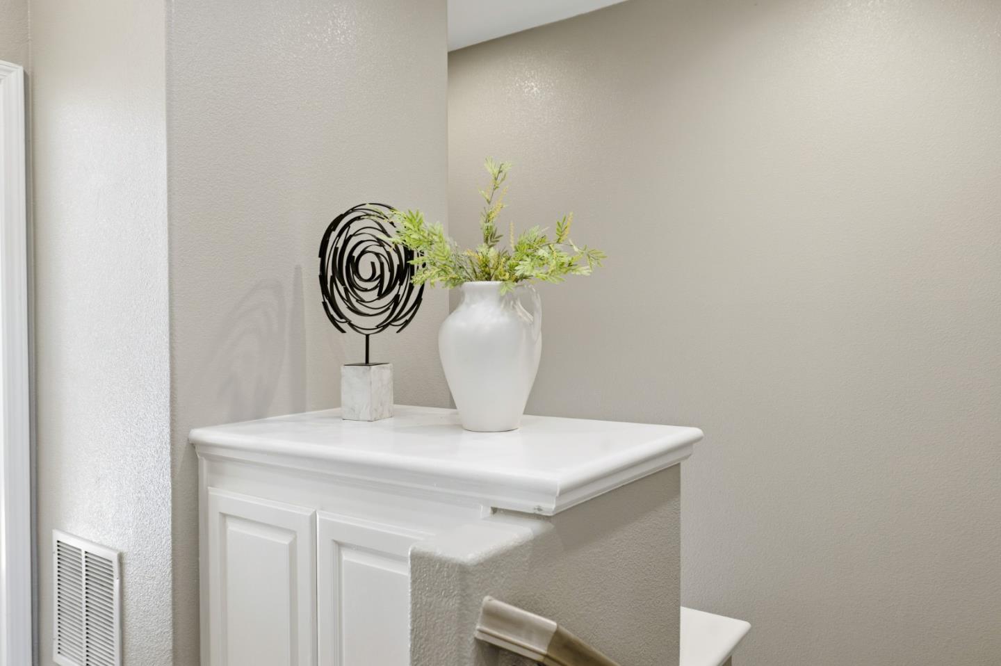 Detail Gallery Image 48 of 111 For 1152 La Rochelle Ter #F,  Sunnyvale,  CA 94089 - 3 Beds | 2/1 Baths