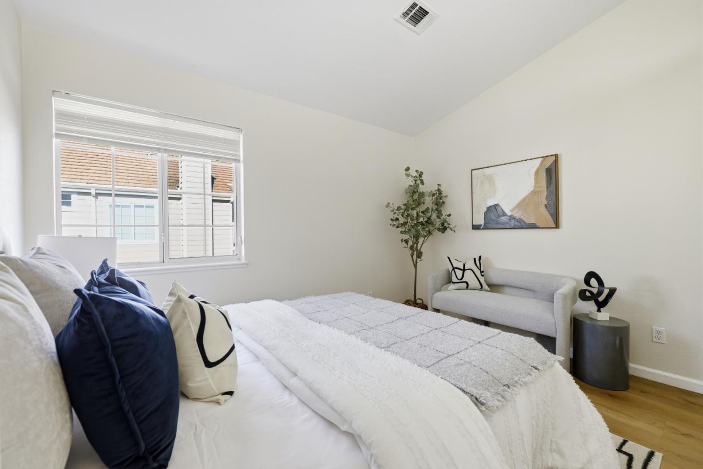 Detail Gallery Image 50 of 111 For 1152 La Rochelle Ter #F,  Sunnyvale,  CA 94089 - 3 Beds | 2/1 Baths